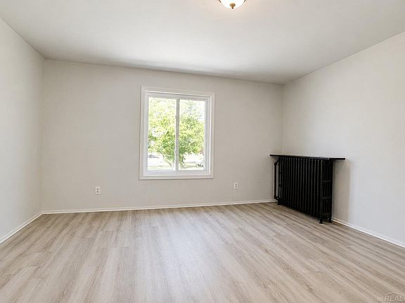 5th image of 610 Ontario St