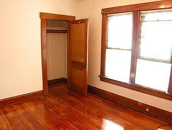 4 Bedroom North Campus Newly Remodeled House with 2 Decks and Patio — Photo 2
