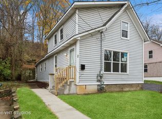 27 N Lincoln Ave, Carpentersville, IL