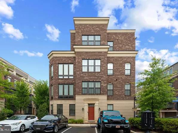 515 Riversail Ln #430, Oxon Hill, MD 20745