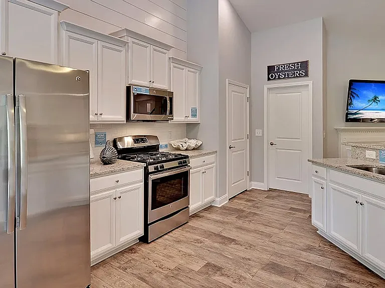 554 Magnolia Terrace Dr — Photo 4