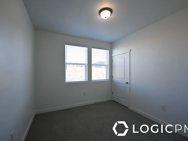 754 W Blue Magic Ln #201 — Photo 8
