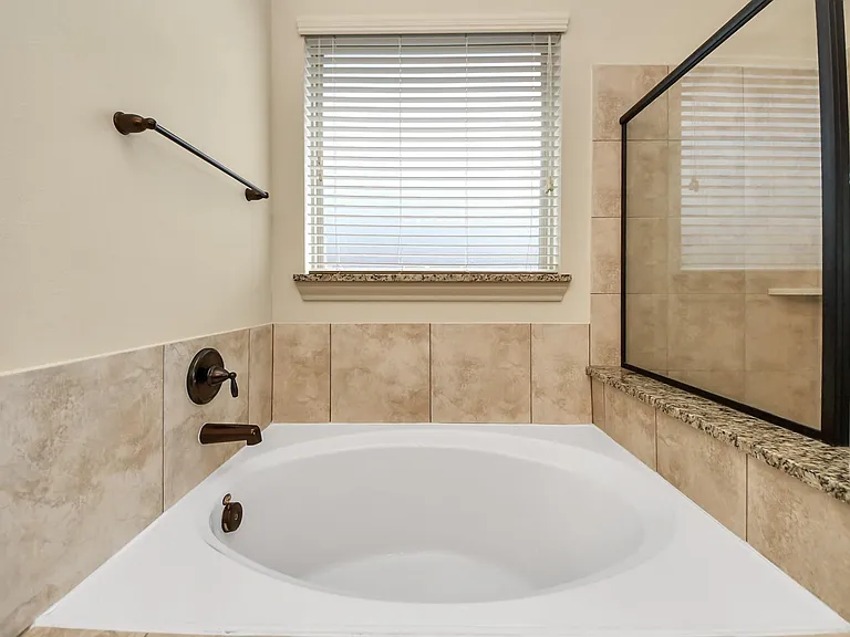 1902 Argos Dr — Photo 35