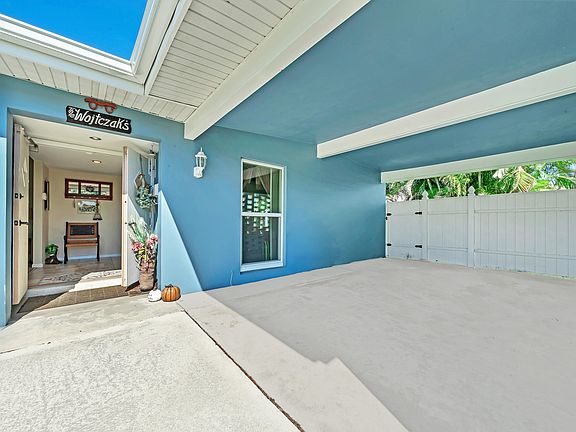 5th image of 1321 SE San Sovina Terrace