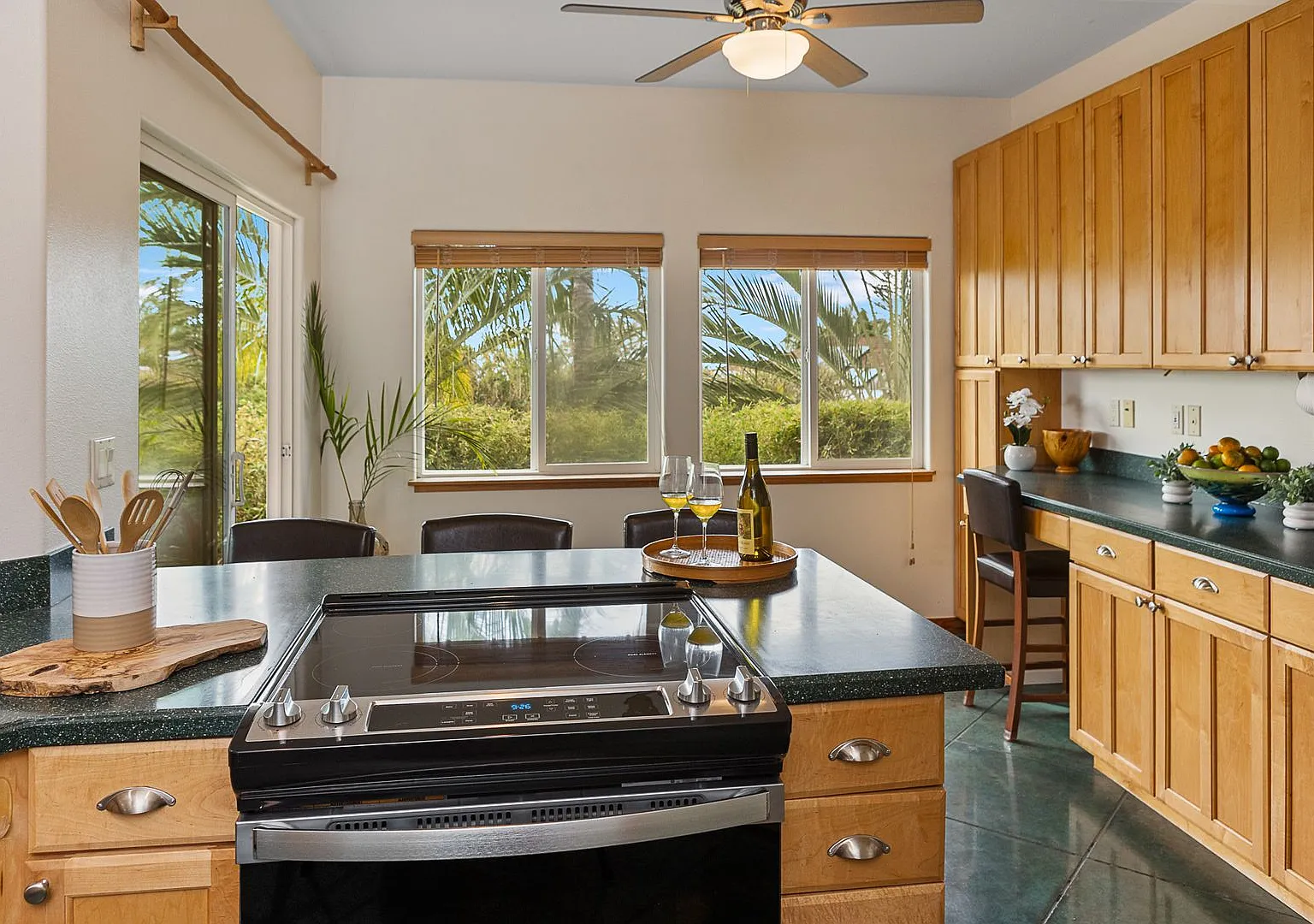 2BR/2BA Furnished Cottage in Launiupoko, Maui 68 Awaiku St, Unit B, Lahaina — Photo 4