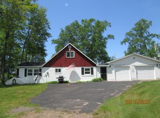 5717 Lakeshore Dr, Calumet, MI 49913