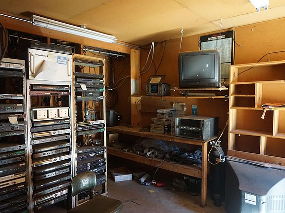 4th image of 388 Radio Hill Rd