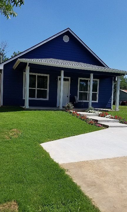 1st image of 1047 W Dubois St