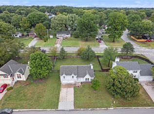 610 Meadowlark Rd, Lansing, KS 66043