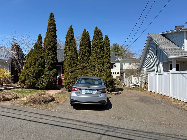 322 Clark Ave — Photo 4