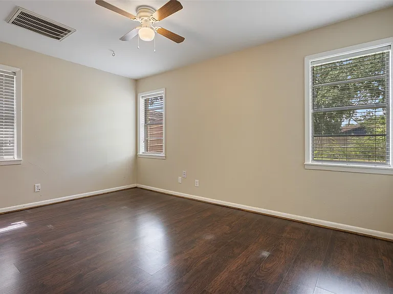 3808 Avenue O — Photo 29