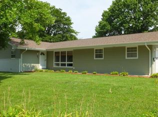 931 Biggs Dr, Charleston, IL