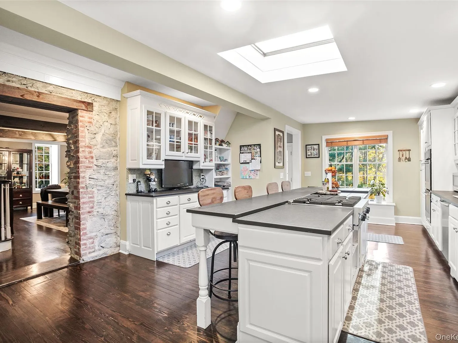 4 bed, 3.5 bath, 3350 sqft, $8,500 — Photo 4