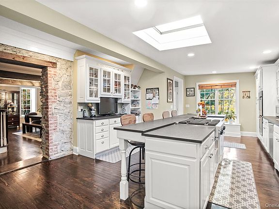 4th image of 22 Lake Ridge Rd