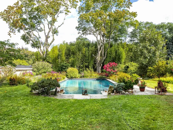 2578 Montauk Hwy, Bridgehampton, NY 11932