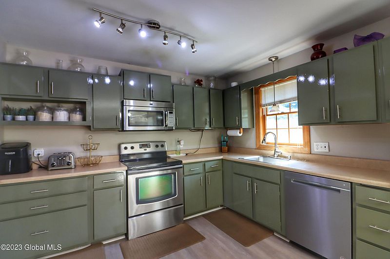 5th image of 7 Greenway Drive