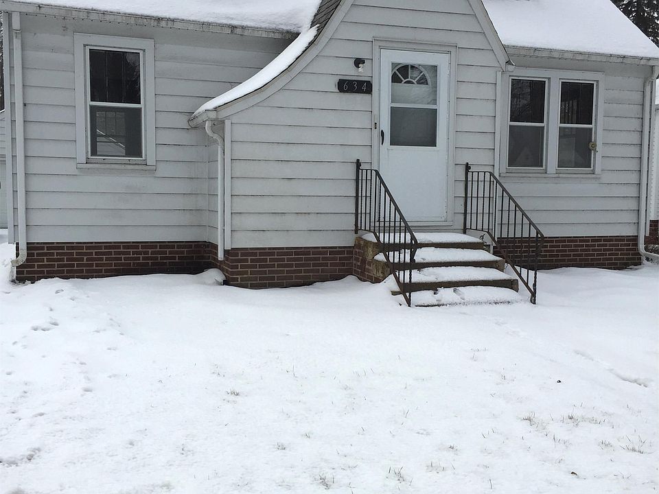 1st image of 634 E 6th St