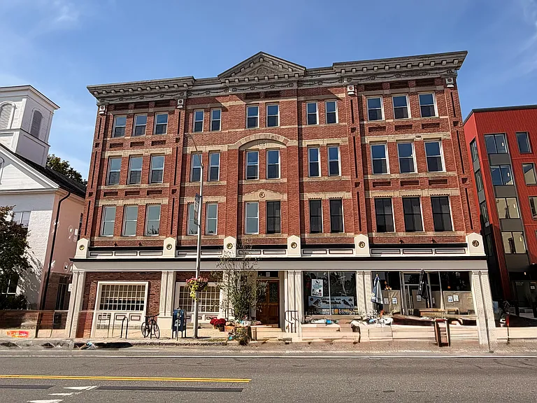 69 S Pleasant St #13 — Photo 26