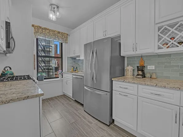 222 E 82nd St APT 4D, New York, NY 10028