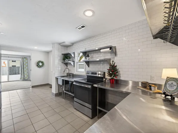 842 Woodgate Dr #211, Vadnais Heights, MN 55127