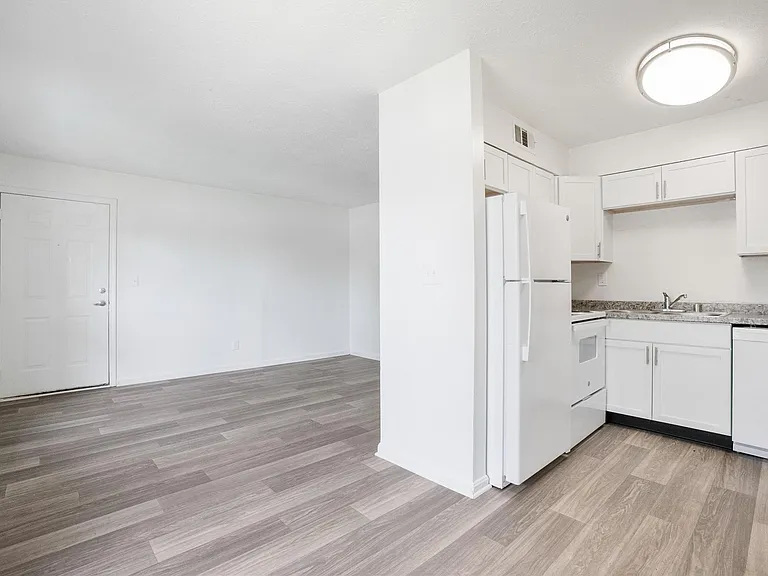 Country Place Apartments — Photo 13