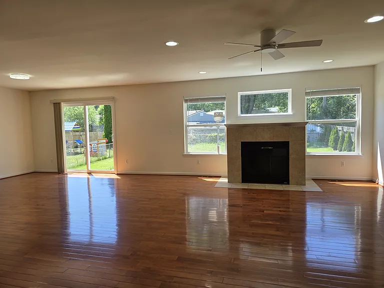 2103 Enterprise Dr — Photo 5