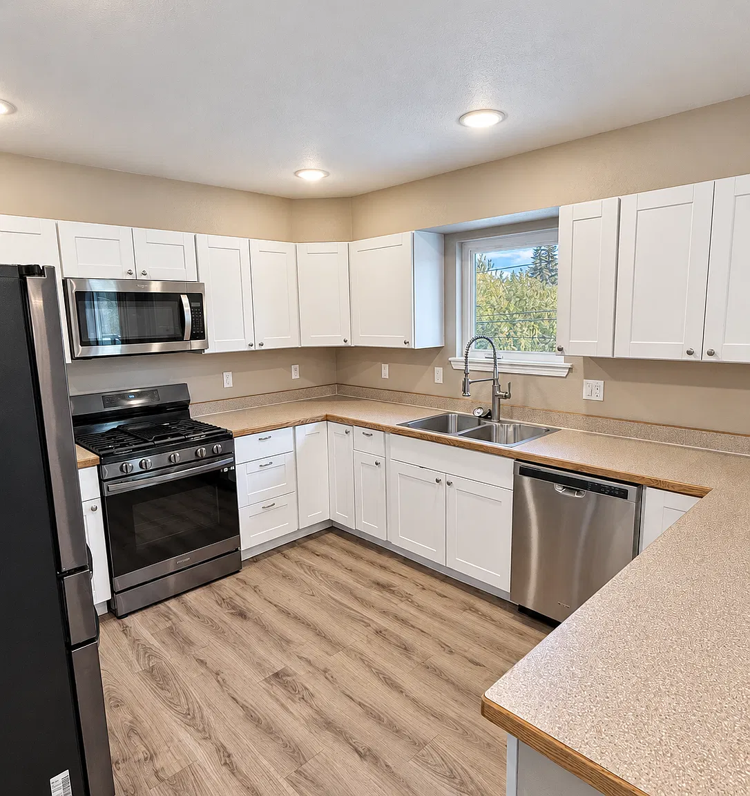 5 bed, 3.0 bath, 2781 sqft, $3,300 — Photo 3