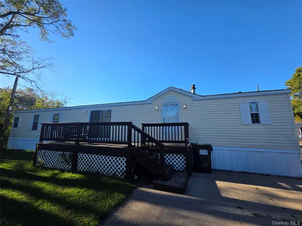 37 Hubbard Avenue #12, Riverhead, NY 11901