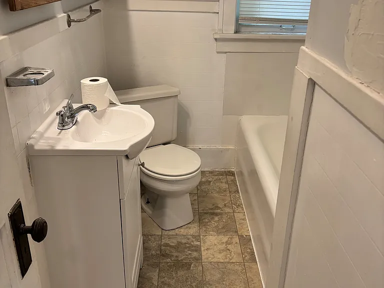 829 Miller Ave — Photo 3
