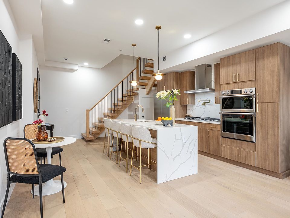 1st image of 17 Leonard St Floor 2