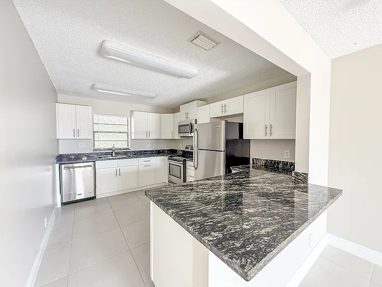 1515 N Federal Hwy — Photo 15