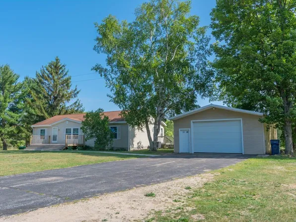 996 E Kasson Rd, Maple City, MI 49664