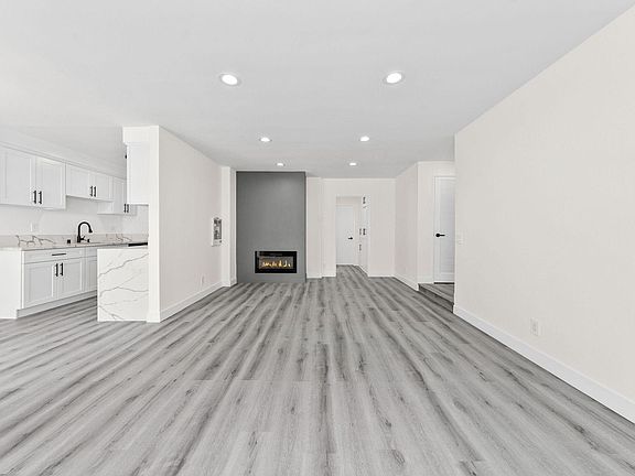 5th image of 907 7th St #9