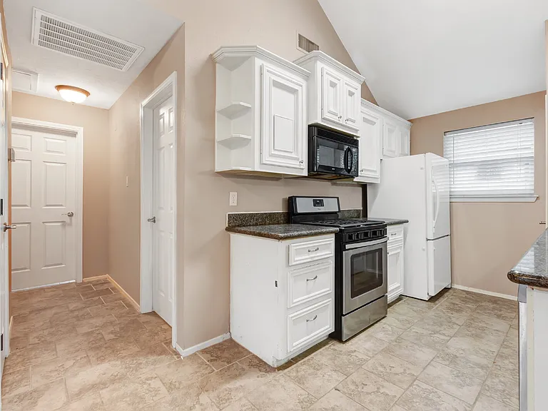 17018 Dusty Mill Dr W — Photo 4