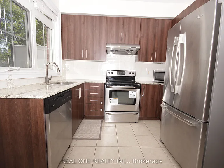 7 Slingsby Ln — Photo 10