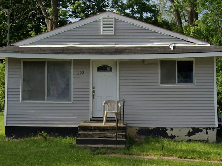 322 E Gracelawn Ave — Photo 1
