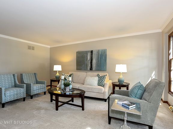 3rd image of 820 Huntleigh Dr