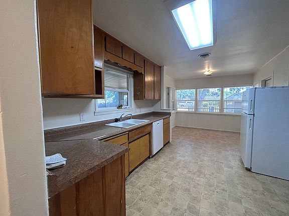 5th image of 720 E Lassen Ave