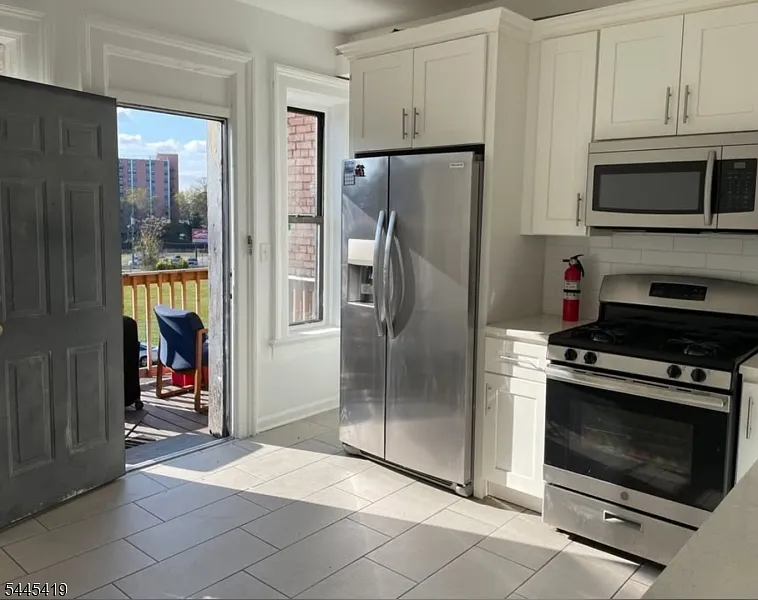 4 bed, 1.0 bath, $2,375 — Photo 2