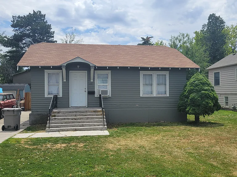 117 Davis Ave — Photo 1