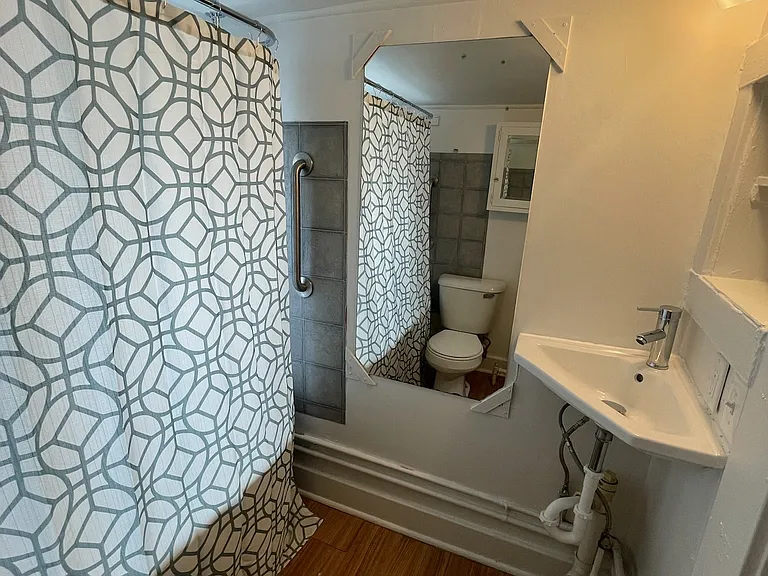 212 Ferris St #1/2 — Photo 6