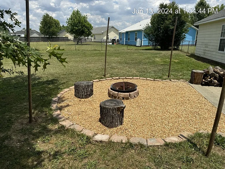 146 Cavalier Dr — Photo 3