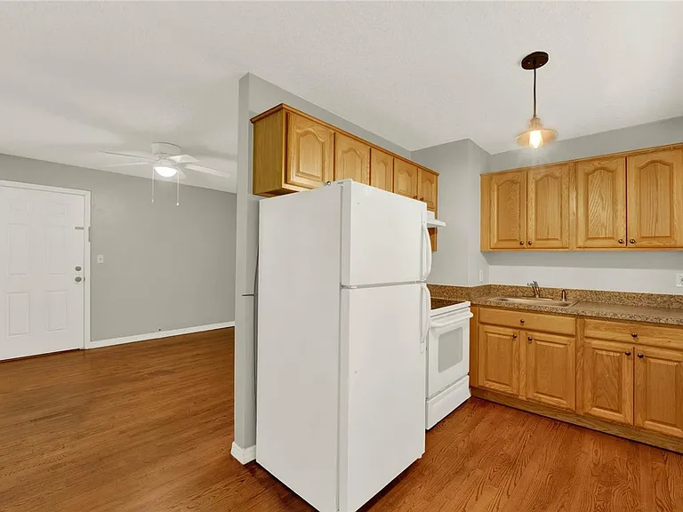 1020 Alba Dr — Photo 4