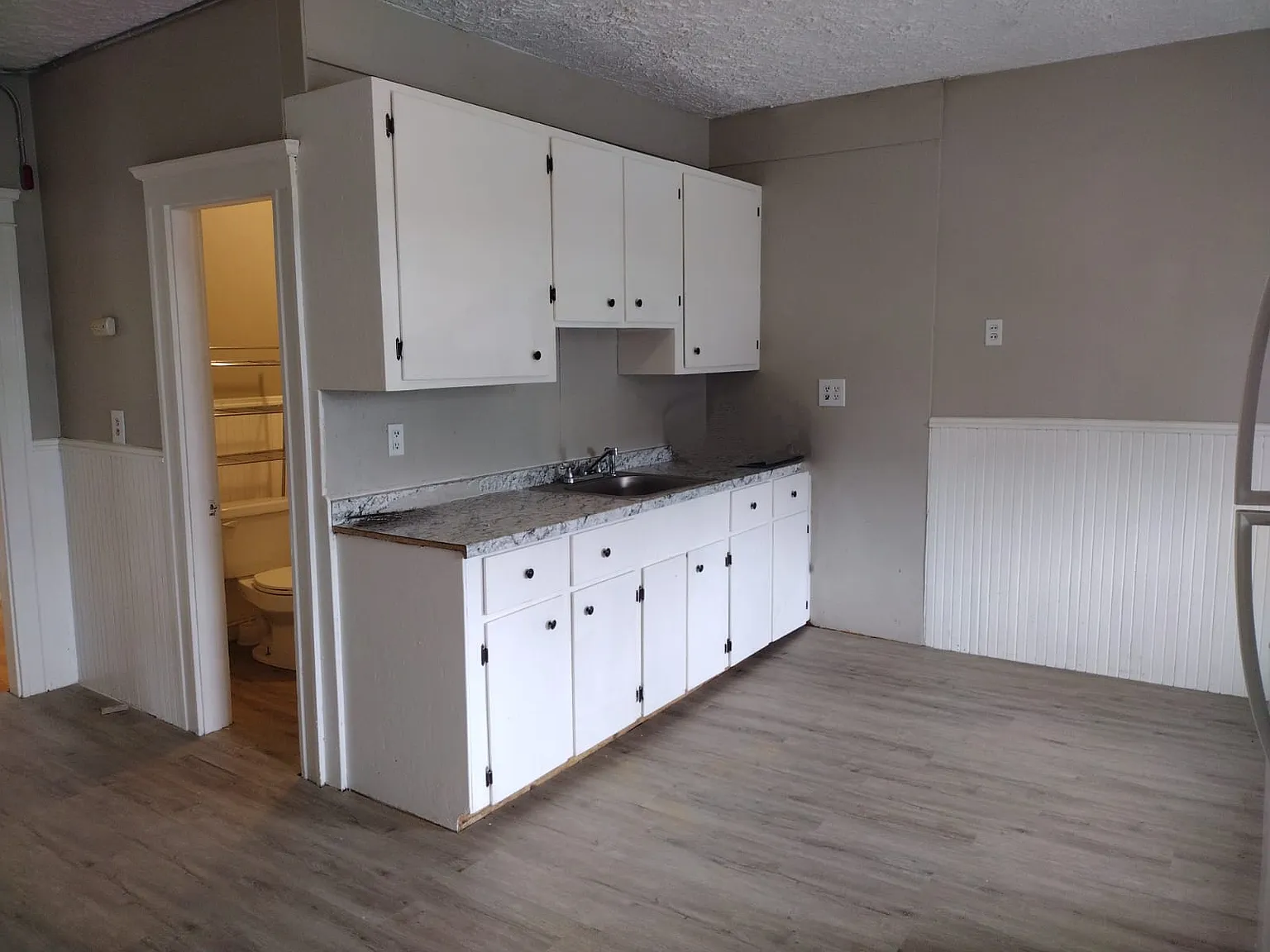 1 bed, 700 sqft, $1,200 — Photo 4