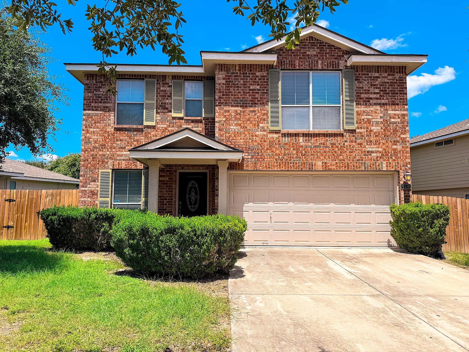 3 bed, 2.5 bath, 1796 sqft, $1,700 — Photo 2