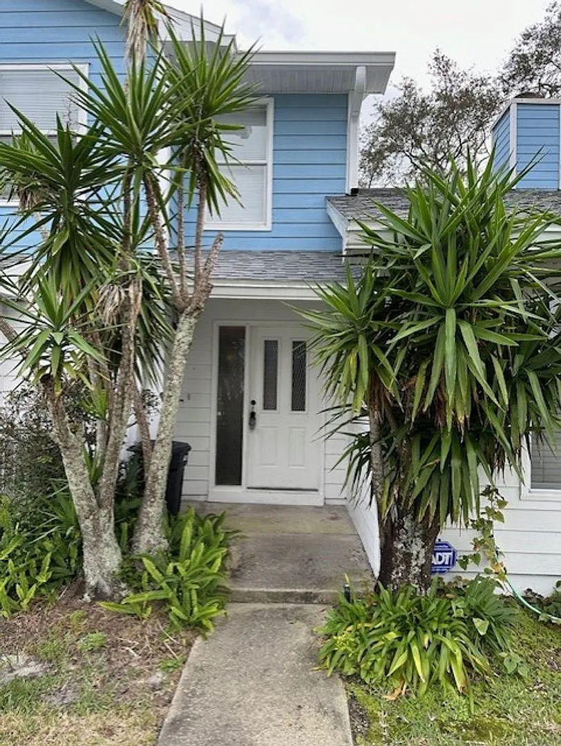Beautiful condo close to the beach This 2 Bed 1.5 bath is located in the Deerfield Lakes Community! — Photo 1