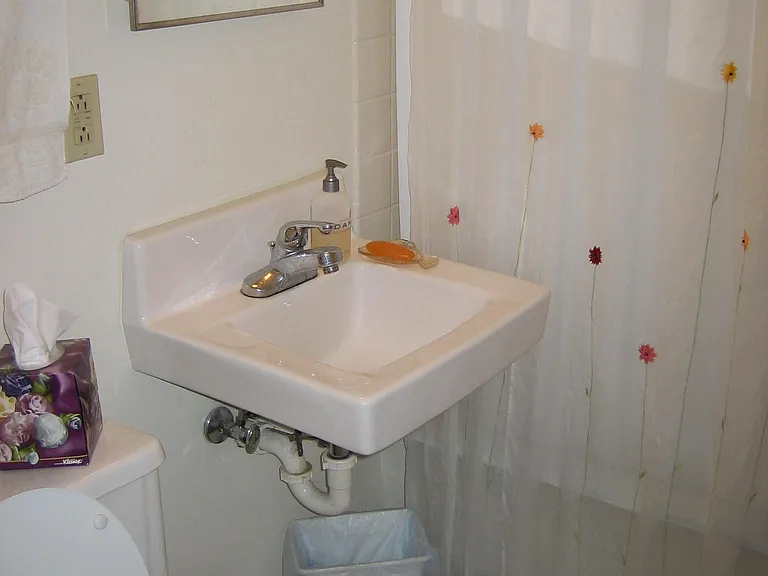 894 Grand Ave — Photo 3