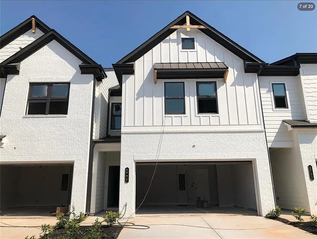 3 bed, 2.5 bath, 1850 sqft, $2,050 — Photo 1