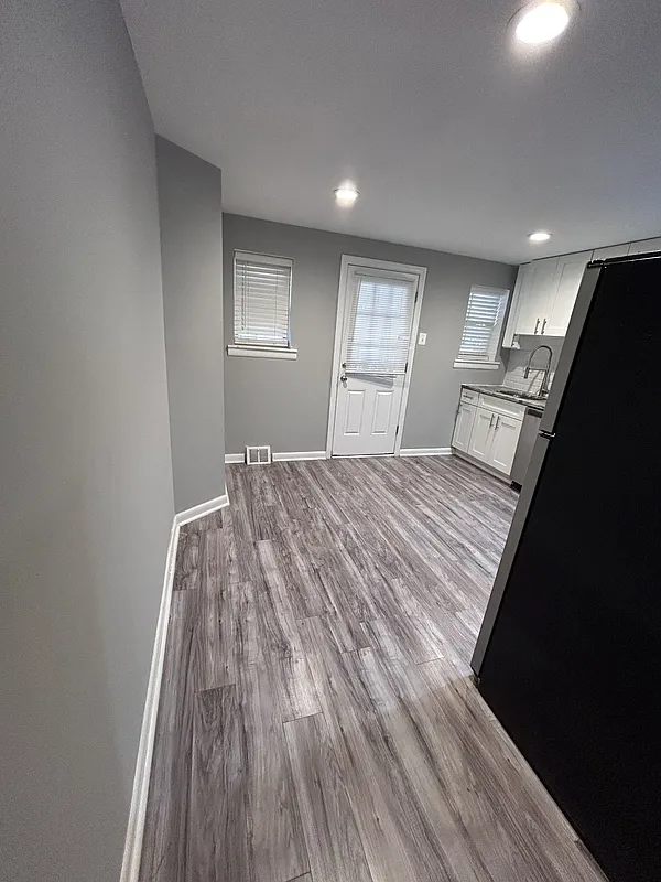 3 bed, 1.0 bath, $2,200 — Photo 4