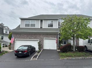 126 Hudson Pointe Dr, Poughkeepsie, NY 12601